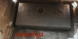 Hallazgo de una lápida del siglo XVI en la Catedral de México
